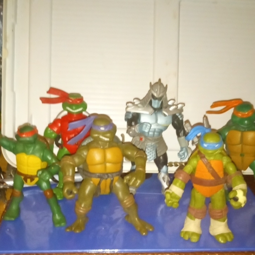 Action Figure Set - Picture 2 of 8